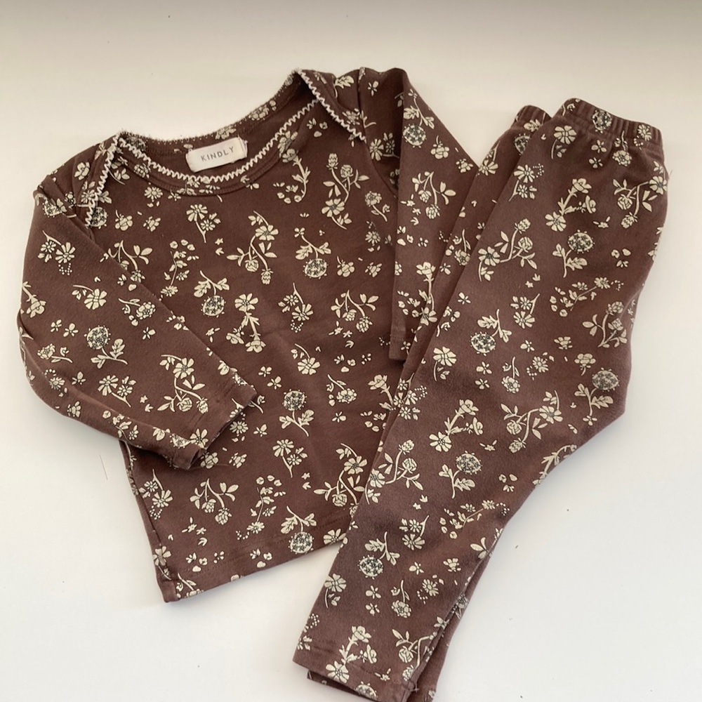 Kindly set in size 12 months - Picture 1 of 6